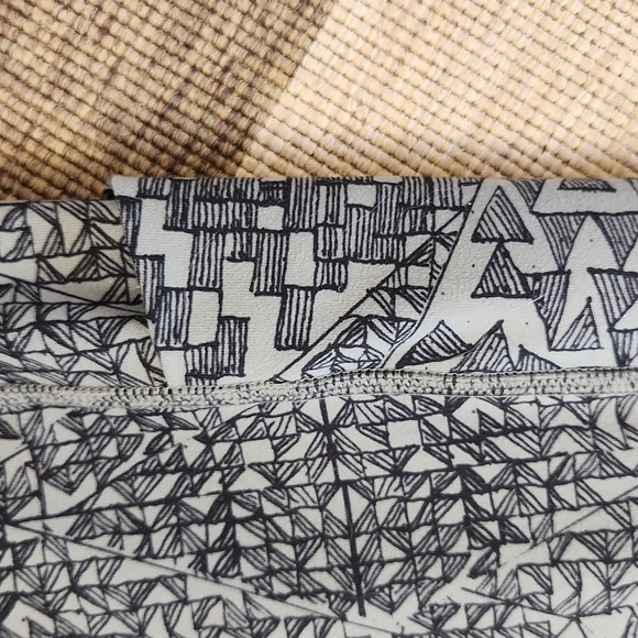 Lucy Black Geometric Print Leggings XL - Picture 7 of 13